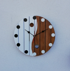 orologio con disegnidello yin-yang